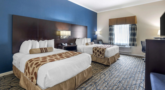 Четырёхместный номер Standard Best Western Spring Hill Inn & Suites