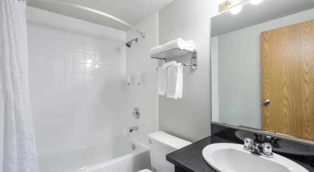 Люкс с 2 комнатами Super 8 by Wyndham Grande Prairie