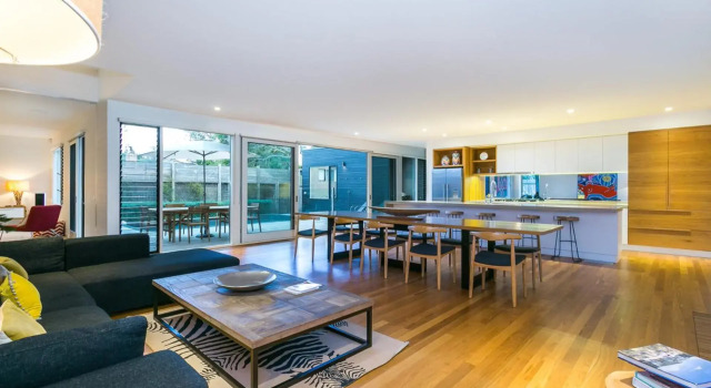 C-Escape, Book Hotel Red Hill 