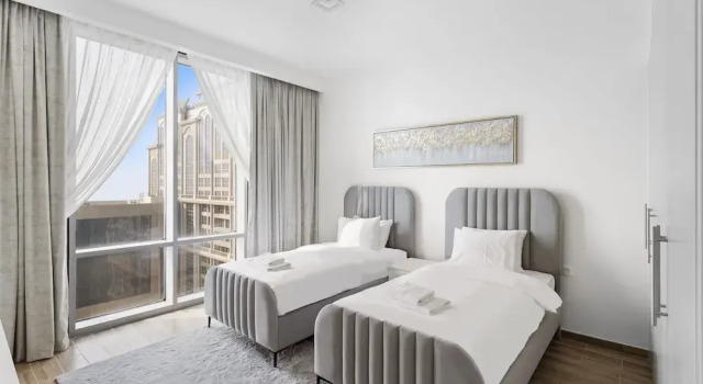 WelHome - Stunning 3BR Apartment with Balcony and Canal View