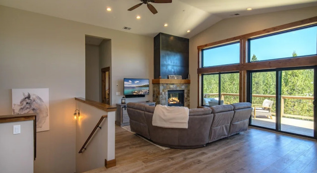 Tahoe Donner Home 4 Bedrooms 2.5 Bathrooms Home
