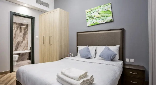 Luxury StayCation - Elegant 1BR Apartment in the Heart of Dubai