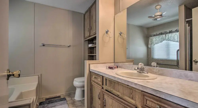 Коттедж с 2 комнатами Family-friendly Home ~ 1 Mi to Kern River!