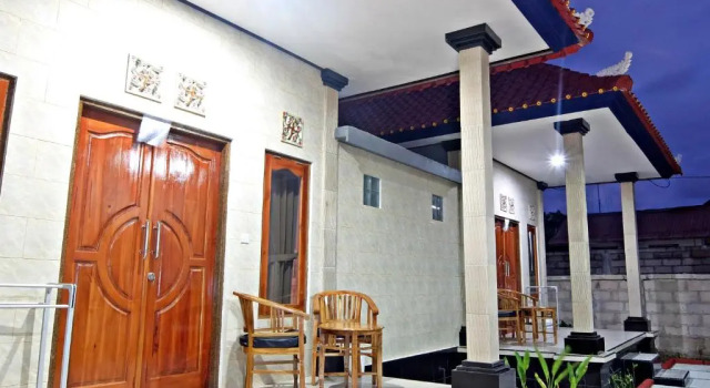 Pondok Wisata Widi, Забронировать Отель Отели Лембонган с парковкой, рядом с Пляж Нуса Лембонган, Парковка