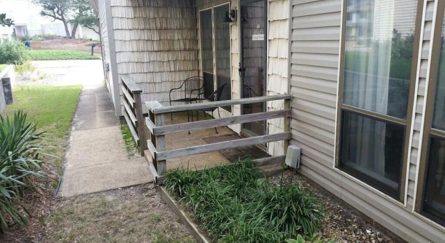 Be Happy Chesapeake Bay Home Steps Away From Beach Access by Redawning, Забронировать Отель Вирджиния-Бич Виргиния