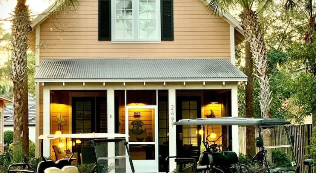 Коттедж 2497 Bungalo 3 Bedroom Home by RedAwning