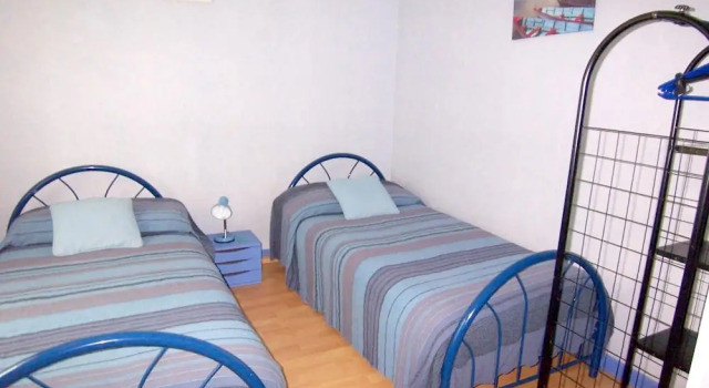 House With 2 Bedrooms in Lapeyrouse, With Wonderful Lake View, Enclose, Prenota Casa vacanze Hotel a Alvernia con parcheggio, Parcheggio