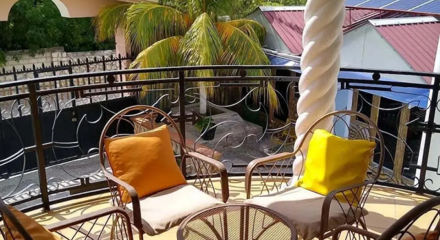 Семейный люкс с видом на сад Hôtel Villa Lamarre