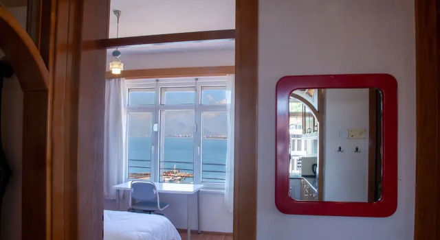 Aheste_simple Sea View Flat in Lovely Old Town