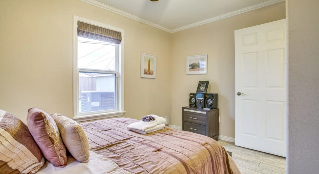 Pet-friendly Galveston Cottage < 1 Mi to Beach!