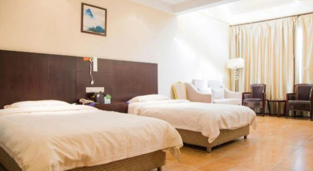 Meihong Hoilday Hotel, Rezerwuj Hotel Hotele w Huangshi z parkingiem, Parking