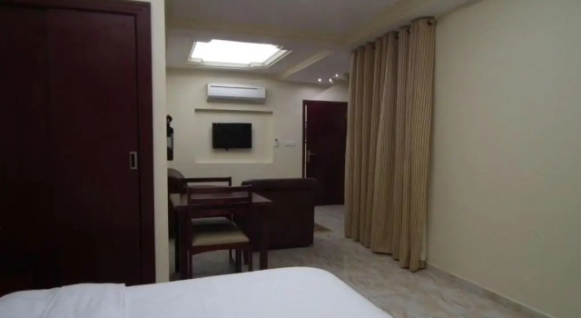 Семейная студия Al Ferdous Hotel Apartments