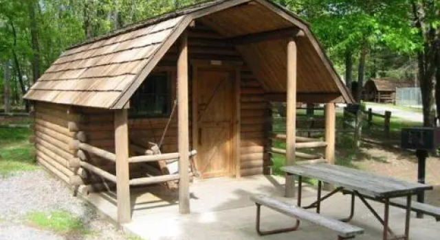 Revelstoke Campgrounds & Cabins, Buchen Sie Campingplatz Revelstoke Revelstoke
