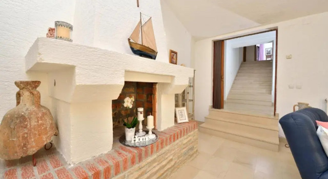 Beachfront Skoblar Holiday Home with Seaview