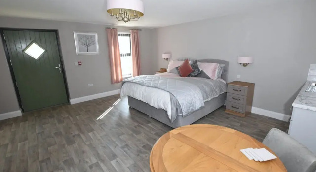 Номер Luxury Цокольный этаж Homestead Hillsborough By Travel Lets Short Term Rental Agency Hillsborough Featuring Apartments, Deluxe Double Suites & Triple Ensuite Rooms