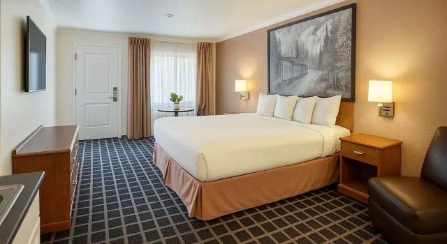 Номер Executive Creekside Inn & Suites