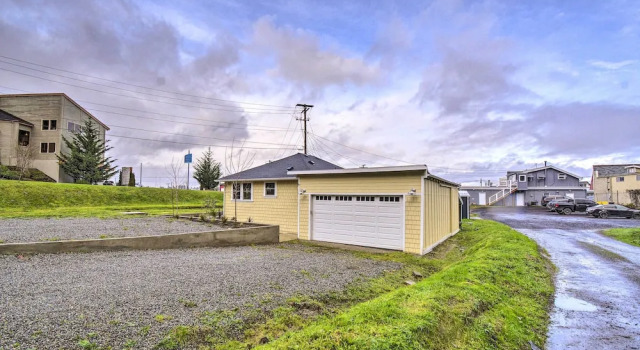 Updated Port Orchard Home, Walk to Waterfront, 预订 度假屋 奧查德港 华盛顿州