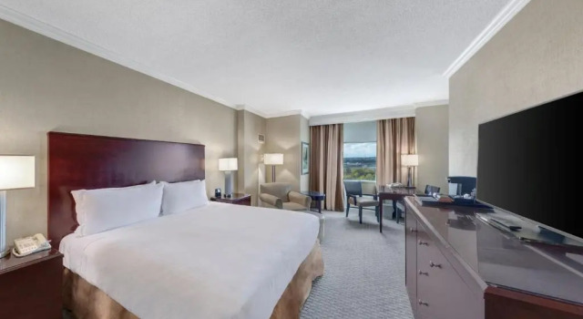Номер Executive Renaissance Dallas North Hotel
