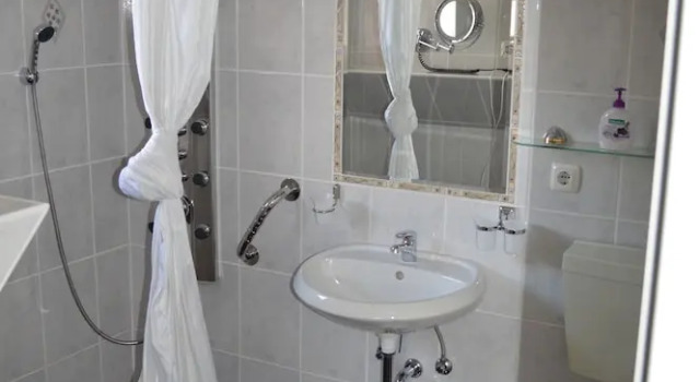 Трёхместный номер Standard с балконом Hotel Bavaria