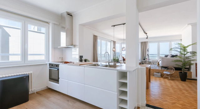 Frontal Seaview Apartment in Ostend, Забронировать Апартаменты/квартира Остенде Бельгийское побережье, рядом с Wapenplein Square