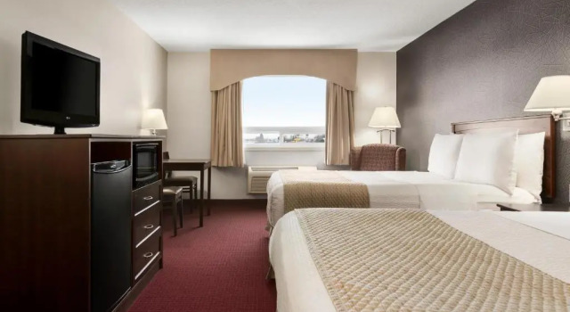Четырёхместный номер Superior Days Inn & Suites by Wyndham Brandon