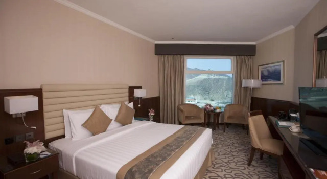 Двухместный номер Deluxe с частичным видом на море Курортный отель Oceanic Khorfakkan Resort And Spa