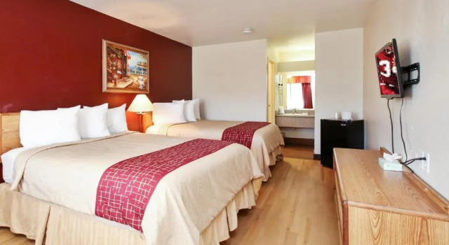 Четырёхместный номер Deluxe Red Roof Inn Lompoc