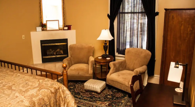Standard Zimmer Hamilton House