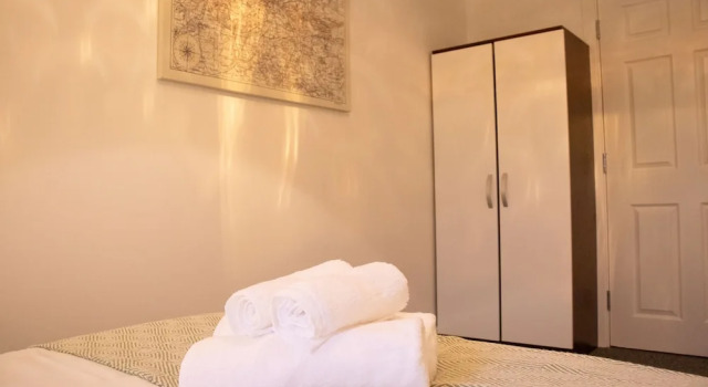 Livestay - 2 Bed 2 Bath Minutes From Heathrow