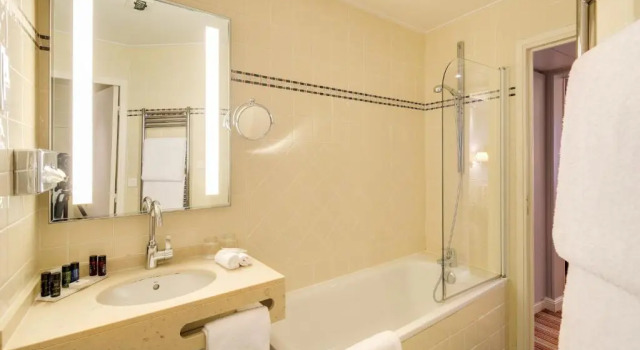 Трёхместный номер Standard Le Relais Montmartre