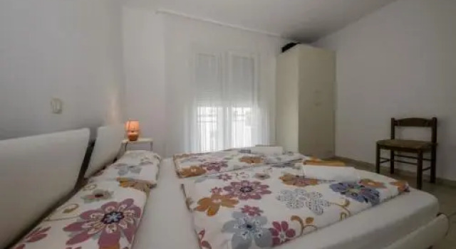 Apartment In Lopar With Air Conditioning Wi fi, Varaa Huoneisto Hotellit Kvarner Islands uima-altaalla, Uima-allas
