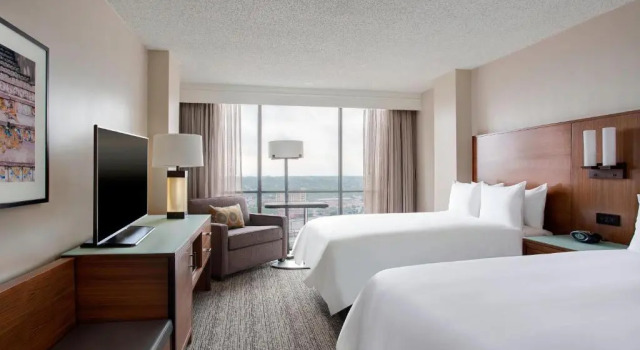 Четырёхместный номер Standard с видом на воду San Antonio Marriott Riverwalk