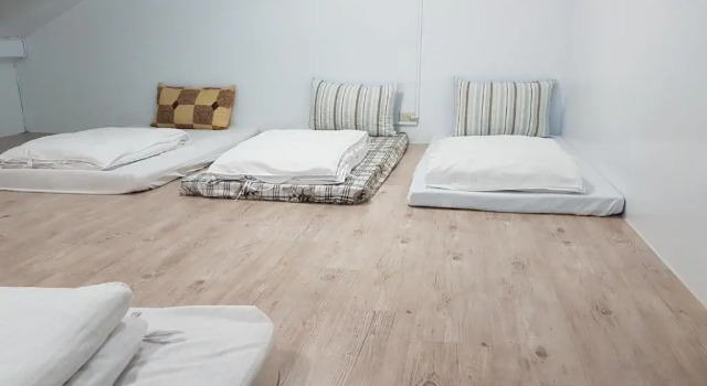 Pat în dormitor Fire B&B