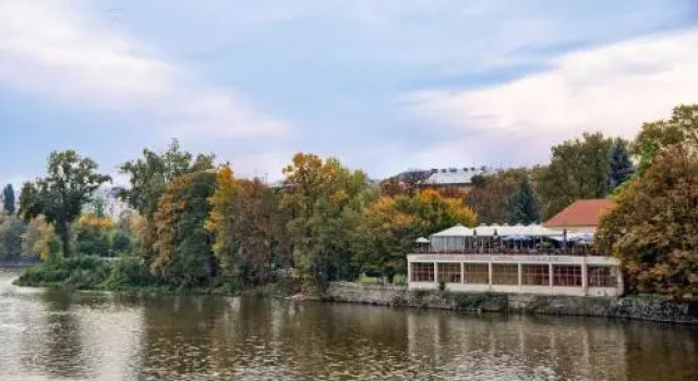 Riverside Apartment, Забронировать Апартаменты/квартира Отели Праги с парковкой, рядом с Театр Svanda, Парковка