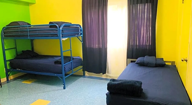 Banana Bungalow West Hollywood Hotel & Hostel, Забронировать Хостел Недорогие отели Лос-Анджелеса, рядом с Телецентр CBS, недорого