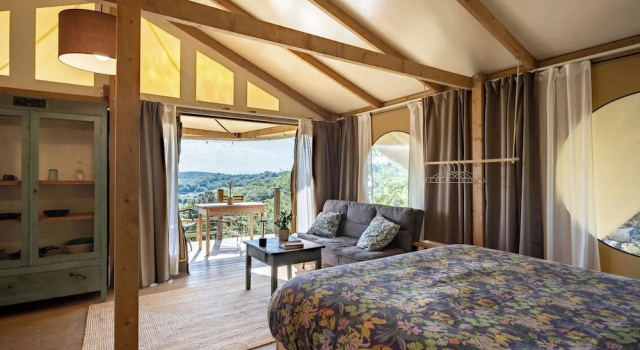 Тент с видом на озеро Glamping Stregaia