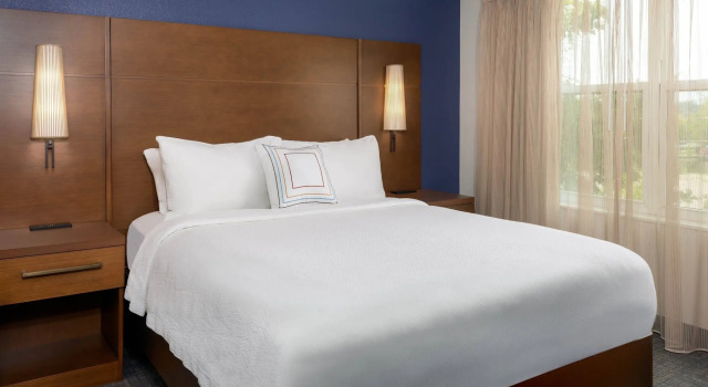 Residence Inn Boston Brockton, Rezerwuj Hotel Hotele w New England z basenem, Basen