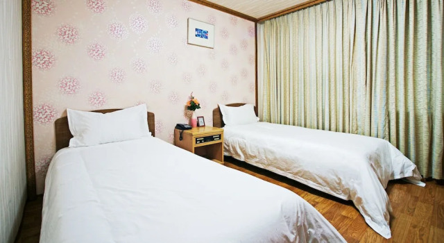 Номер Standard Emerald Hotel