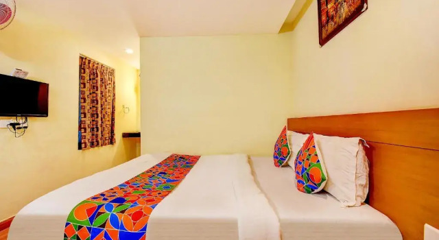 Номер Deluxe FabHotel Abirami Grand Inn - Nr Bryant Park