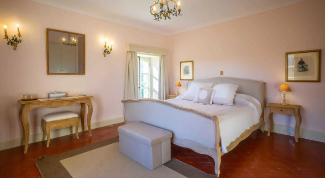 Chateau de Tourreau, Rezerwuj Hotel Hotele w Owernia z parkingiem, Parking