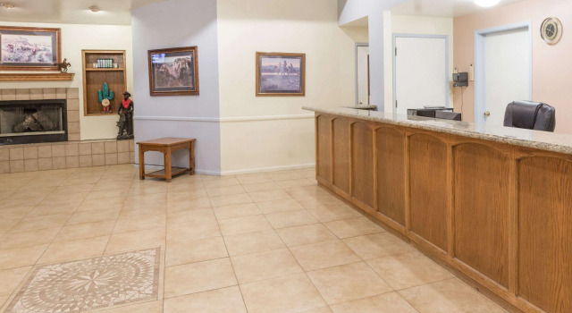 Days Inn by Wyndham Willcox, Buchen Sie Hotel Willcox Arizona, in der Nähe von Schwertner House