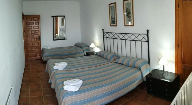 Casa Rural San Antonio, Varaa Hotelli Cabra Madrid