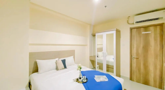 Апартаменты Deluxe Good and Warm 1BR Apartment at Pejaten Park Residence