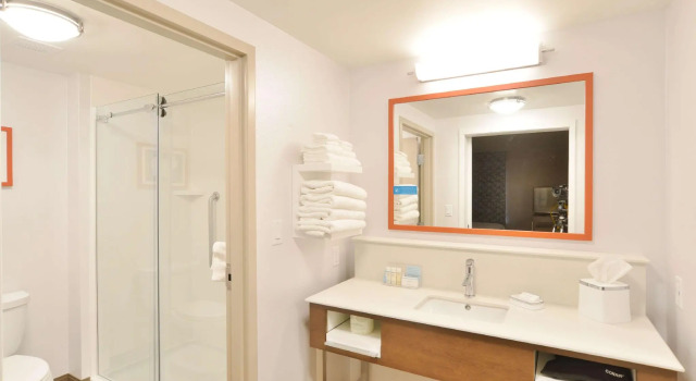Четырёхместная студия Hampton Inn & Suites Menomonie-UW Stout