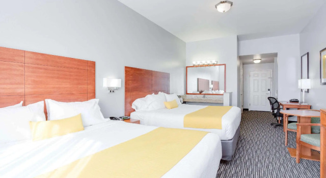 Четырёхместный номер Standard Ramada by Wyndham Marina