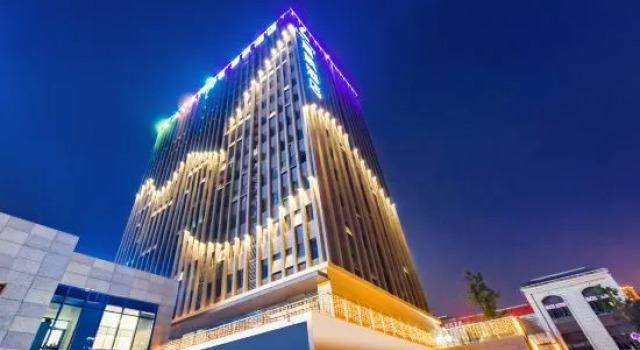 Lavande Hotel •Coach Center Station of Yunyang, Забронировать Отель Отели Хуанцзя с парковкой, Парковка