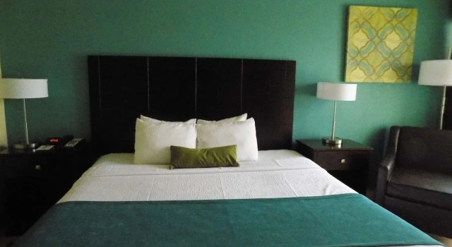 Двухместный люкс с балконом Best Western Plus Deerfield Beach Hotel & Suites