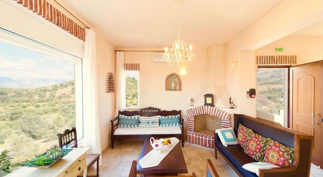 Peaceful Villa on Kamilari with Pool And Sun Lounger