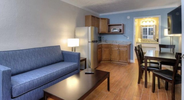 Melbourne All Suites Inn near I95, Varaa Hotelli Melbourne Beach Space Coast