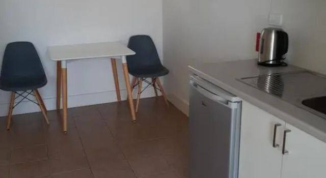 Четырёхместный номер Economy Belmont Palms Motel